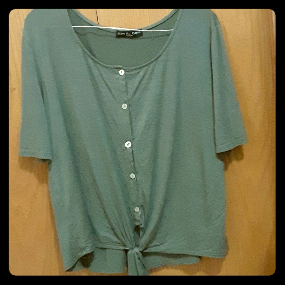 Kin and Cami size medium Green button down tie top